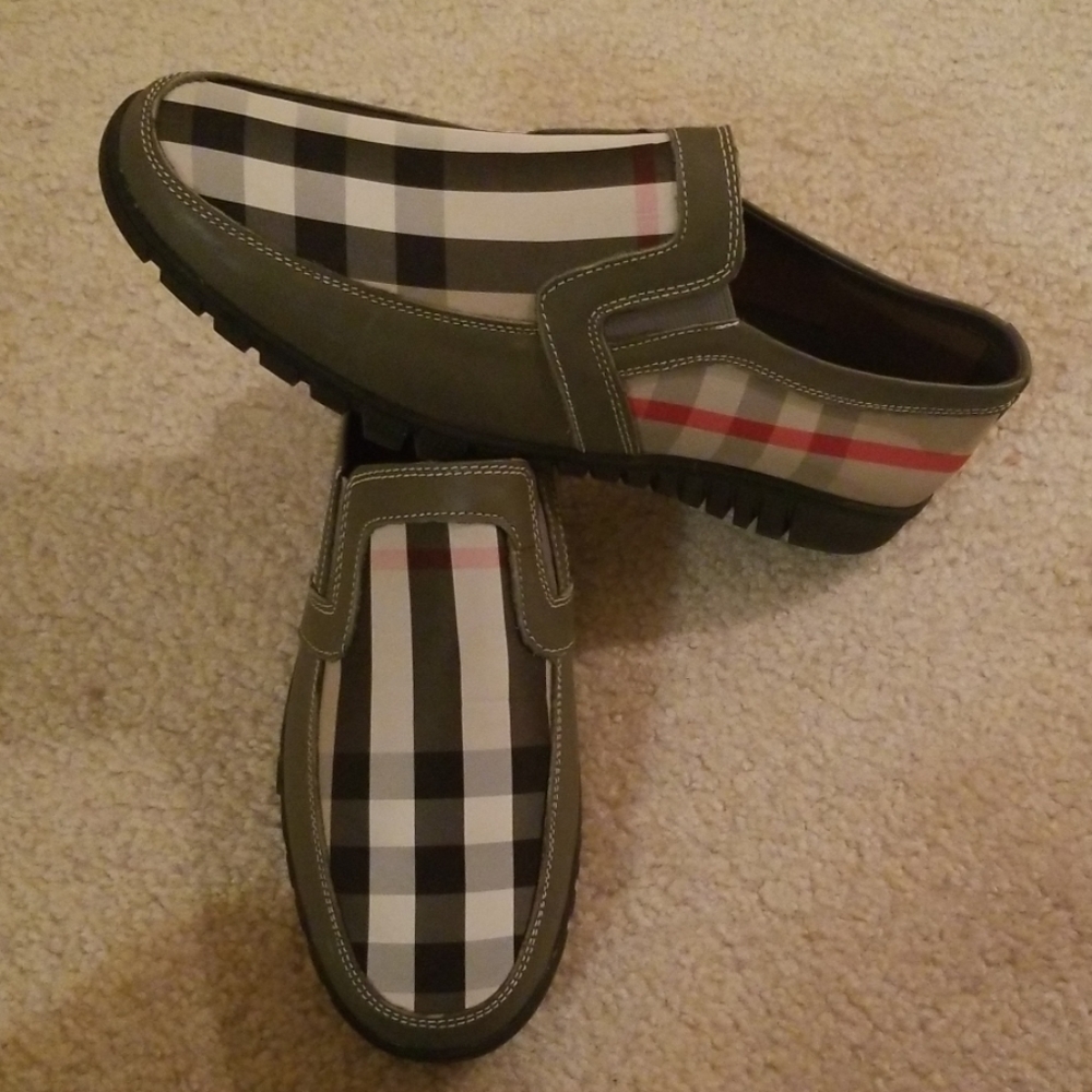 Designer Gray Leather Nova Check Plaid Loafers